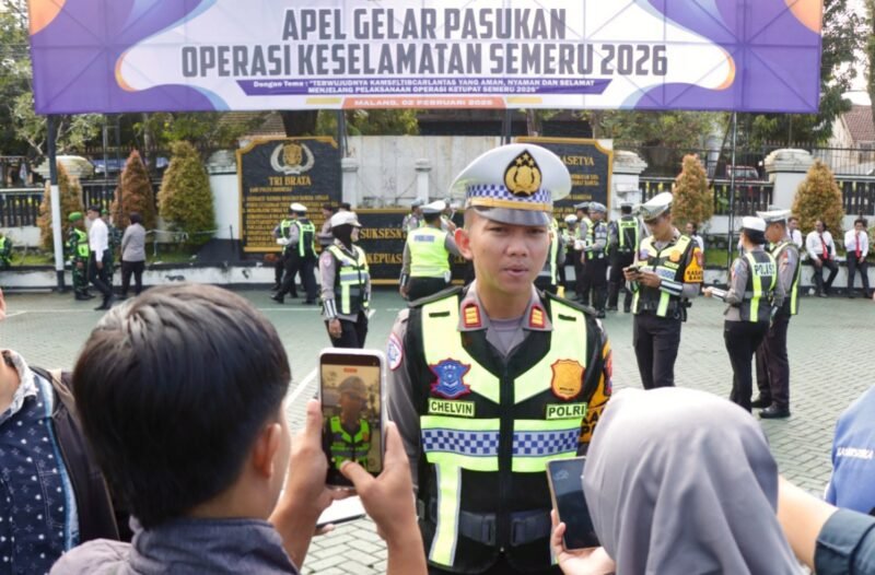 Ket foto. Kasatlantas Polres Malang, AKP Muhammad Alif Chelvin Arliska, saat diwawancara awak media di Mapolres Malang 
