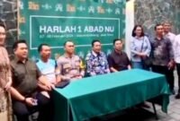 Ket foto. Wali Kota Malang, Wahyu Hidayat bersama Kapolresta Malang Kota, Kombes Pol Putu Kholis Aryana serta pemuka agama saat mengadakan konferensi pers jelang seabad NU di Stadion Gajayana Malang 