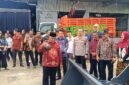 ket foto. Bupati Malang, HM Sanusi didampingi OPD dan Forkopimda saat melakukan pecah kendi tanda dimulainya operaslional Mini MRF di TPA Paras Poncokusumo