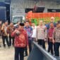 ket foto. Bupati Malang, HM Sanusi didampingi OPD dan Forkopimda saat melakukan pecah kendi tanda dimulainya operaslional Mini MRF di TPA Paras Poncokusumo