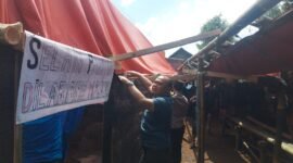 Ket foto. Aparat Kepolisian Resor Malang saat membongkar perjudian sabung ayam Wadung Kecamatan Pakisaji