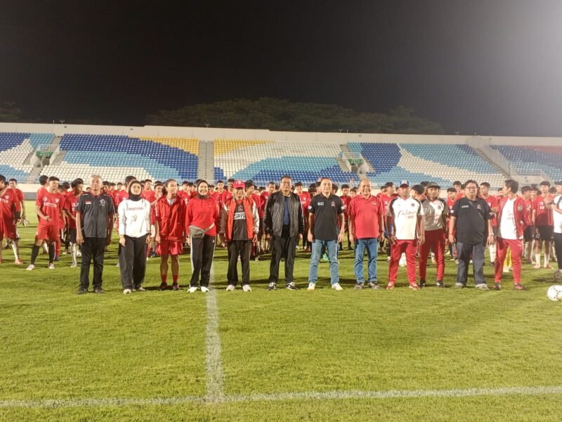 Ket foto. Sebanyak 250 pemain mengikuti seleksi tim banteng Jatim U-17 untuk dibawa pada Kejuaraan sepakbola Soekarno Cup