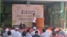 Dokumen foto: kepala sekolah MAN 1 Pasuruan H. Nasrudin saat memberikan ceramah pada Siswa - siswi