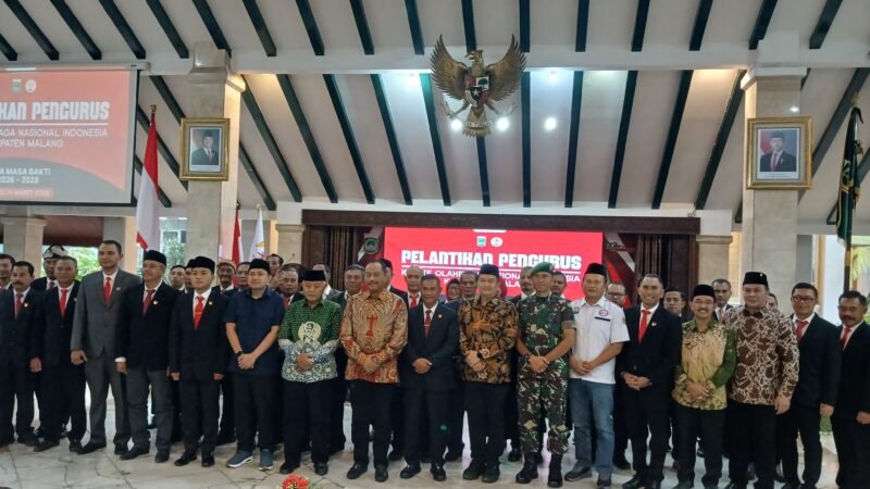 Ket foto. Bupati Malang, HM Sanusi beserta Forkopimda dan Ketua serta pengurus KONI kabupaten Malang yang baru saja dilantik