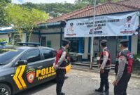 Ket foto. Petugas dari jajaran Polres Malang meningkatkan pengamanan pada arus mudik di pintu keluar tol singosari