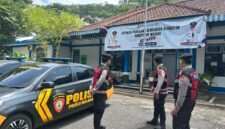 Ket foto. Petugas dari jajaran Polres Malang meningkatkan pengamanan pada arus mudik di pintu keluar tol singosari