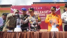 Dokumen Foto : Kapolres Pasuruan bersama jajaran Forkopimda saat press rilis di Mapolres Pasuruan