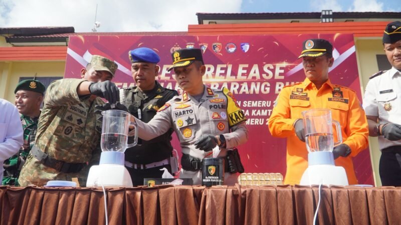 Dokumen Foto : Kapolres Pasuruan bersama jajaran Forkopimda saat press rilis di Mapolres Pasuruan