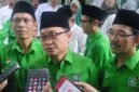 Ket foto. Hasanudin Wahid Sekjen DPP PKB (tengah) didampingi anggota DPRD kabupaten Malang, Kuncoro dan Abdullah Satar saat diwawancara awak media 