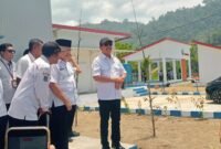 Ket foto. Menteri Kelautan dan Perikanan RI Wahyu Sakti Trenggono didampingi Bupati Malang, HM Sanusi dan jajaran OPD saat berdialog dengan Dandim 0818 Kabupaten Malang dan Batu, Letkol Czi Bayu Nugroho, di KNMP Sipelot Pujiharjo