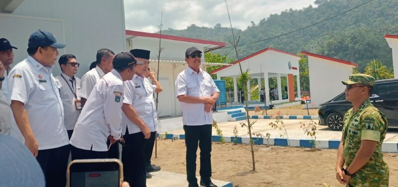 Ket foto. Menteri Kelautan dan Perikanan RI Wahyu Sakti Trenggono didampingi Bupati Malang, HM Sanusi dan jajaran OPD saat berdialog dengan Dandim 0818 Kabupaten Malang dan Batu, Letkol Czi Bayu Nugroho, di KNMP Sipelot Pujiharjo 