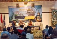 Ket foto. Anggota DPRD Provinsi Jawa Timur Dapil Malang raya dari Partai Nasdem, Jajuk Rendra Kresna saat menjadi pembicara dalam sosialisasi