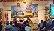 Ket foto. Anggota DPRD Provinsi Jawa Timur Dapil Malang raya dari Partai Nasdem, Jajuk Rendra Kresna saat menjadi pembicara dalam sosialisasi 