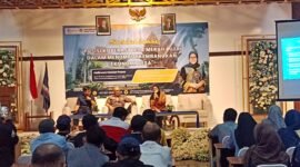 Ket foto. Anggota DPRD Provinsi Jawa Timur Dapil Malang raya dari Partai Nasdem, Jajuk Rendra Kresna saat menjadi pembicara dalam sosialisasi 