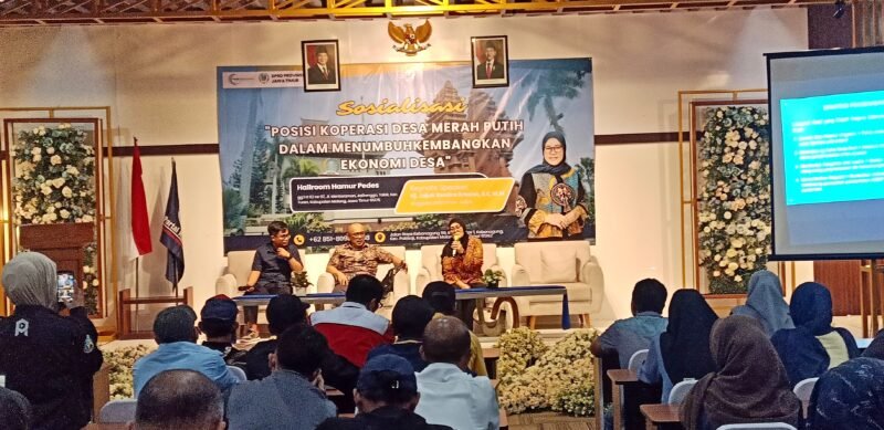 Ket foto. Anggota DPRD Provinsi Jawa Timur Dapil Malang raya dari Partai Nasdem, Jajuk Rendra Kresna saat menjadi pembicara dalam sosialisasi 