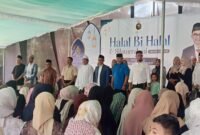 Ket foto. Pimpinan Turen Indah (TI) group, Mahkrus Soleh bersama para Kyai dan seluruh karyawan saat menggelar Halal Bi Halal Hari Raya Idul Fitri 1447 H di kediamannya 