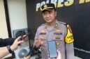 Ket foto. Kasihumas Polres Malang, AKP Bambang Subinajar saat memberikan keterangan pada awak media