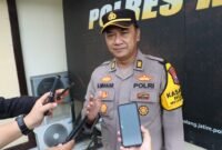Ket foto. Kasihumas Polres Malang, AKP Bambang Subinajar saat memberikan keterangan pada awak media