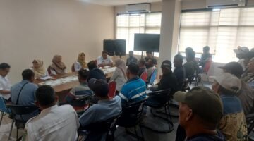 Dokumen foto : warga kedungringin Beji saat orasi di kantor SDA, BMBK kab Pasuruan