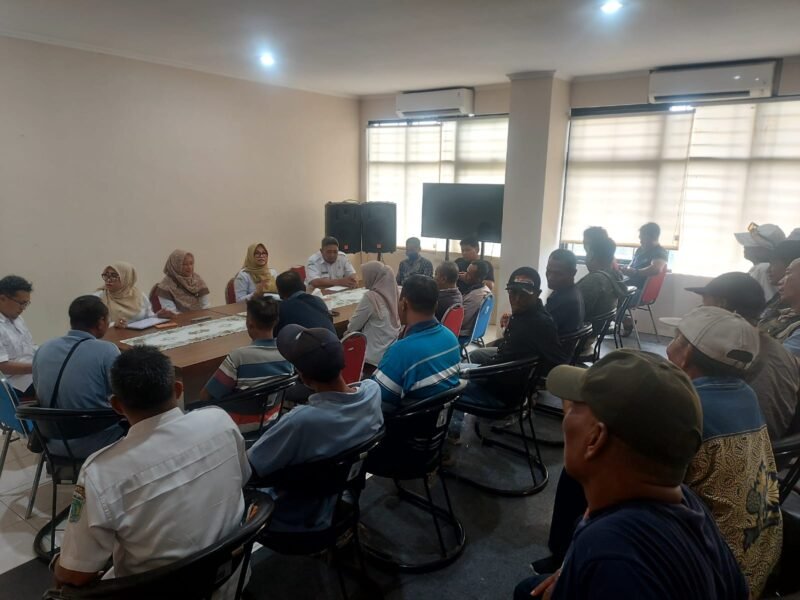 Dokumen foto : warga kedungringin Beji saat orasi di kantor SDA, BMBK kab Pasuruan