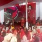 Ket foto. PDI Perjuangan memperingatan Hari Buruh Internasional sekaligus Hari Kartini di pabrik rokok Sayap Mas Gondanglegi Malang 