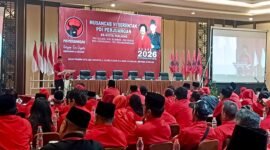 Ket foto. Wakil Ketua DPD PDI Perjuanga Jawa Timur, I Made Riandiana Kartika saat memberikan sambutan 