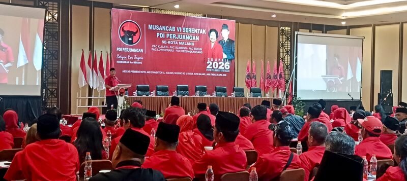 Ket foto. Wakil Ketua DPD PDI Perjuanga Jawa Timur, I Made Riandiana Kartika saat memberikan sambutan 