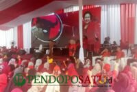PDIP memperingati Hari Buruh Internasional
sekaligus Hari Kartini di pabrik rokok Sayap Mas Gondanglegi Malang (Foto: Seno pendoposatu.id)