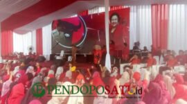PDIP memperingati Hari Buruh Internasional 
sekaligus Hari Kartini di pabrik rokok Sayap Mas Gondanglegi Malang (Foto: Seno pendoposatu.id)