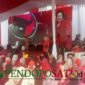 PDIP memperingati Hari Buruh Internasional 
sekaligus Hari Kartini di pabrik rokok Sayap Mas Gondanglegi Malang (Foto: Seno pendoposatu.id)