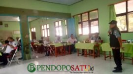 Praktisi media (Sony & Atok) saat memberikan wawasan Jurnalistik ke MKKS SMP se-kabupaten Blitar (Foto: Sony pendoposatu.id)