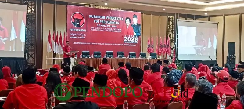 Wakil Ketua DPD PDIP Jatim, I Made Riandiana Kartika saat memberikan sambutan (Foto: Seno pendoposatu.id)