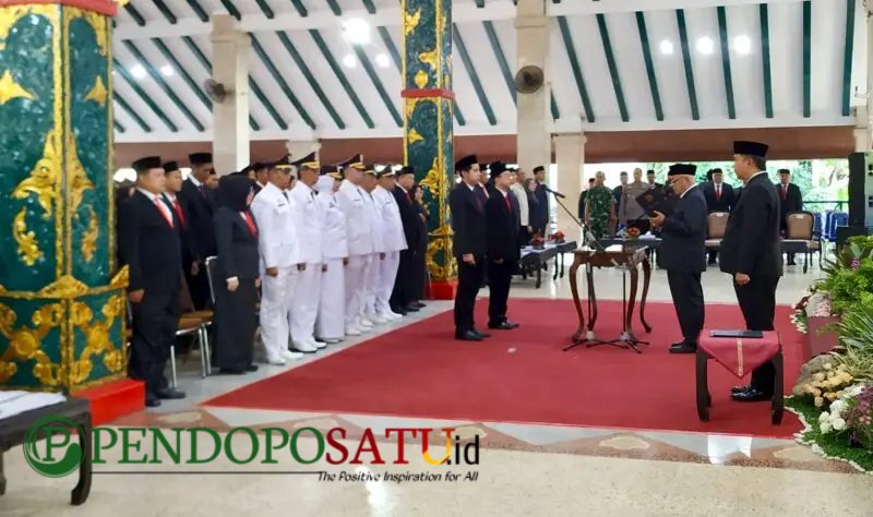 Bupati Malang HM Sanusi saat melantik Pejabat Eselon II, Administrator, Pengawas dan Pejabat Fungsional di Pendopo Agung (Seno pendoposatu.id)
