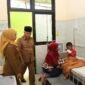 Ket foto. Bupati Malang, HM Sanusi didampingi Kepala Puskesmas Gedangan saat meninjau salah satu ruangan pelayanan rawat inap 