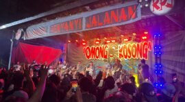 Anto Baret, Saat Membawakan Lagu 