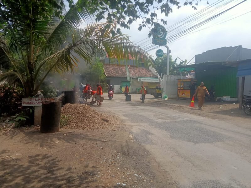 Dokumen foto: jalan Sidogiri saat masih diperbaiki