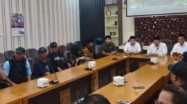 Ket foto. Anggota DPRD kabupaten Malang saat menerima perwakilan warga masyarakat Bendungan lahor Karangkates di gedung DPRD kabupaten Malang 