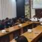 Ket foto. Anggota DPRD kabupaten Malang saat menerima perwakilan warga masyarakat Bendungan lahor Karangkates di gedung DPRD kabupaten Malang 