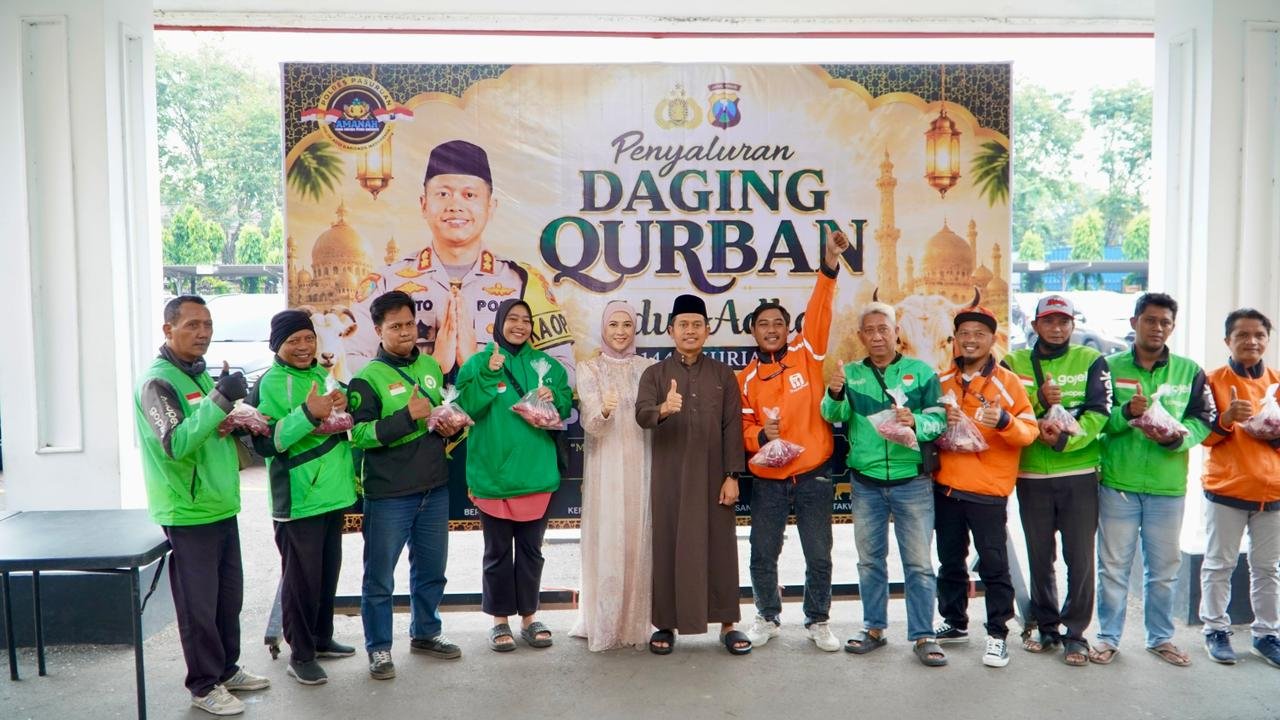 Idul Adha Polres Pasuruan Salurkan 16 Sapi dan 57 Kambing Kurban untuk Masyarakat IMG-20260527-WA0019