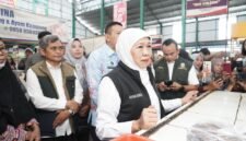 Gubernur Jatim, Khofifah Indar Parawansa Saat Sidak Pasar Klojen Kota Malang Didampingi Kepala Bakorwil Malang, Asep Kusdinar