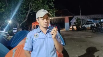 Ket foto. Plt Kepala Unit Pantai Ngliyep, Arifin