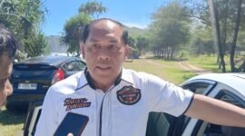Ket foto. Presiden Malang Tahes Club (MTC), Yusron Virmansa sat diwawancara awak media 