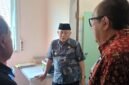 Ket foto. Bupati Malang, HM Sanusi saat berdiskusi dengan Kepala Dinas Kesehatan, drg. Wiyanto Wijoyo (membelakangi lensa) terkait pelayanan sarana dan prasarana kesehatan di Puskesmas 