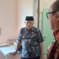 Ket foto. Bupati Malang, HM Sanusi saat berdiskusi dengan Kepala Dinas Kesehatan, drg. Wiyanto Wijoyo (membelakangi lensa) terkait pelayanan sarana dan prasarana kesehatan di Puskesmas 