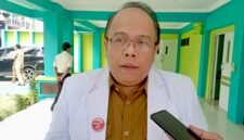 Ket foto. Plt Direktur RSUD Ngantang, Dr.dr. Henri Sulistianto saat diwawancara awak media 