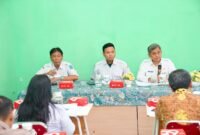 Ket foto. Kepala Bakorwil Malang, Asep Kusdinar, saat memberikan pengarahan dalam rapat koordinasi relokasi TPS Kaliwaron