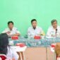 Ket foto. Kepala Bakorwil Malang, Asep Kusdinar, saat memberikan pengarahan dalam rapat koordinasi relokasi TPS Kaliwaron