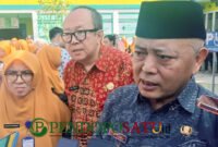 Kunjungan Bupati Malang, HM Sanusi Ke Puskesmas Pakisaji Di Dampingi Kadinkes, drg.Wiyanto Wijoyo (Foto: bgs Pendoposatu)