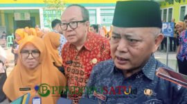 Kunjungan Bupati Malang, HM Sanusi Ke Puskesmas Pakisaji Di Dampingi Kadinkes, drg.Wiyanto Wijoyo (Foto: bgs Pendoposatu)