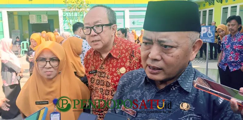Kunjungan Bupati Malang, HM Sanusi Ke Puskesmas Pakisaji Di Dampingi Kadinkes, drg.Wiyanto Wijoyo (Foto: bgs Pendoposatu)